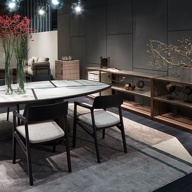 DISEGUAL Dining Tables