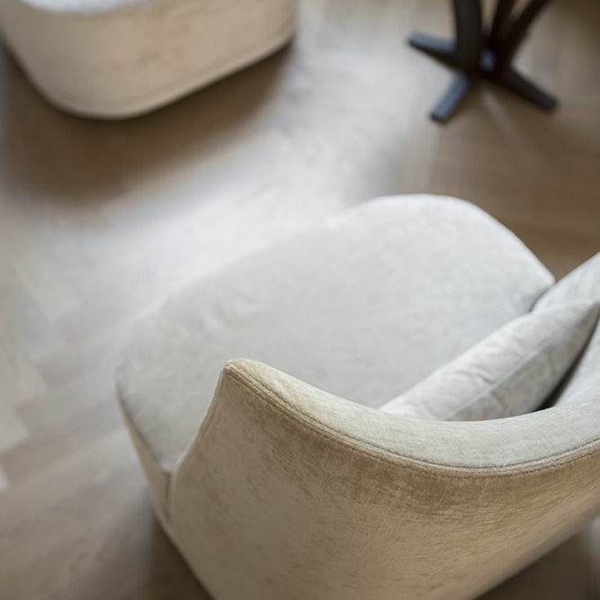 DD-6347 Armchairs
