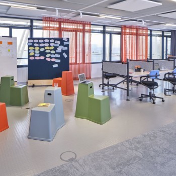 Comma Office Desks