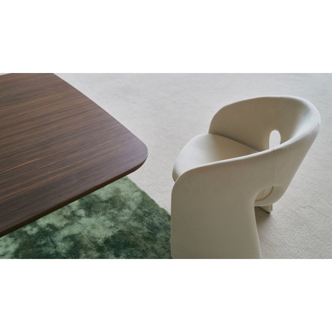 PALATINE Dining Tables