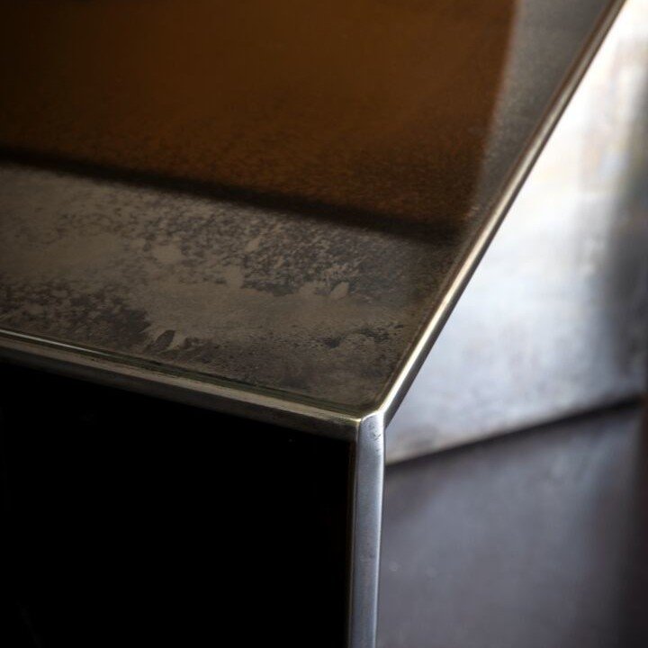 Y25 Dining Tables