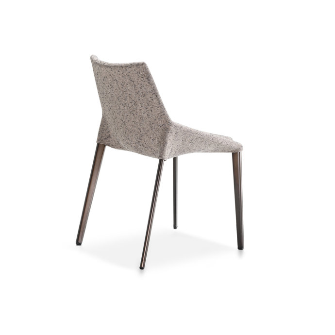 OUTLINE Chairs
