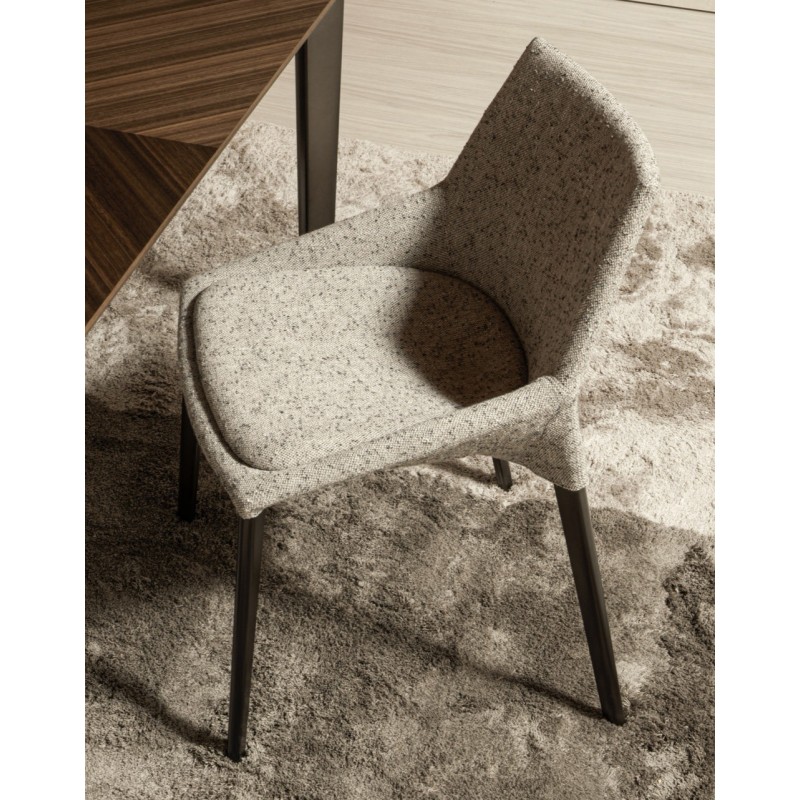 OUTLINE Chairs