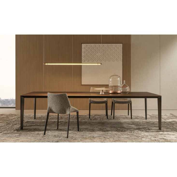 OUTLINE Chairs