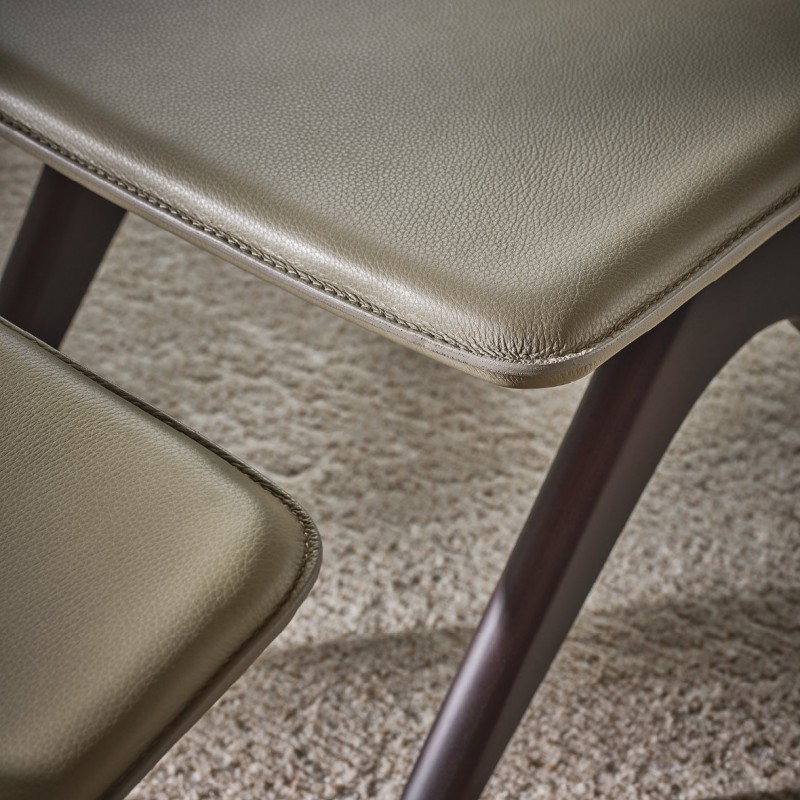 DD-17339 Stools & Benches