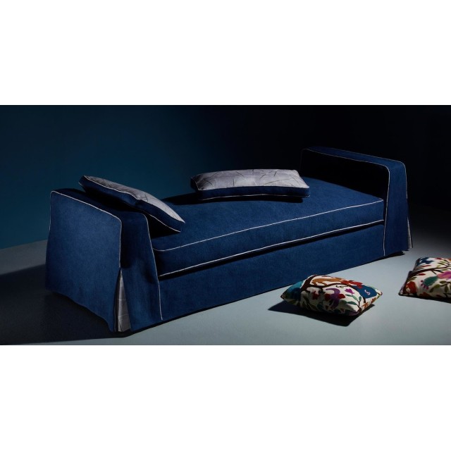 Oscar Stools & Benches