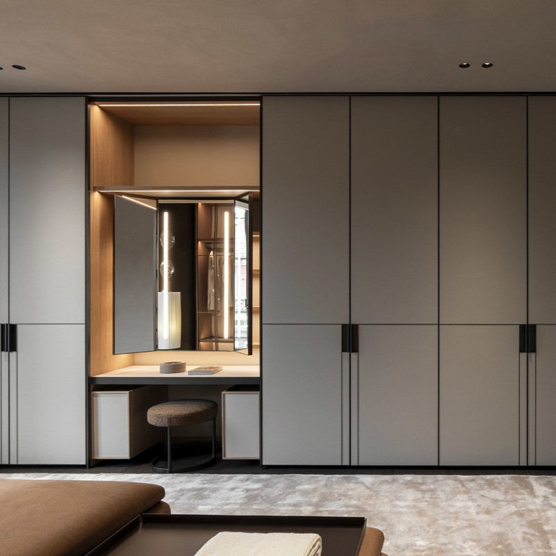 DD-18149 Walk-in Closets
