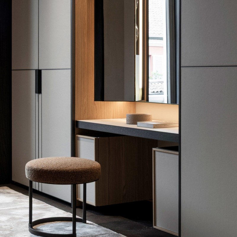 DD-18149 Walk-in Closets