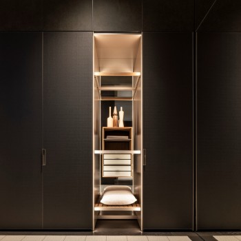 DD-18151 Walk-in Closets