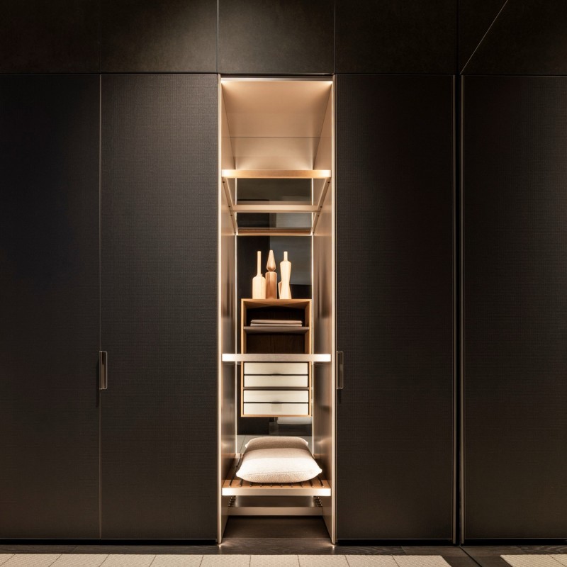 DD-18151 Walk-in Closets