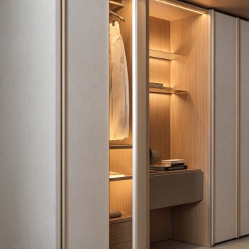 DD-18152 Walk-in Closets