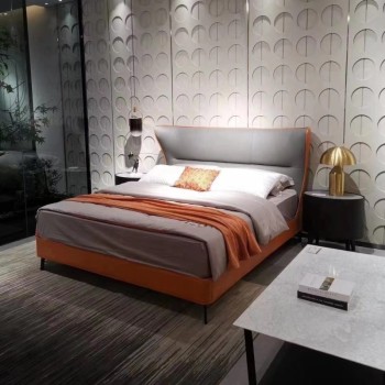 Poltrona Frau Elegance Top Grain Cow Leather Bed