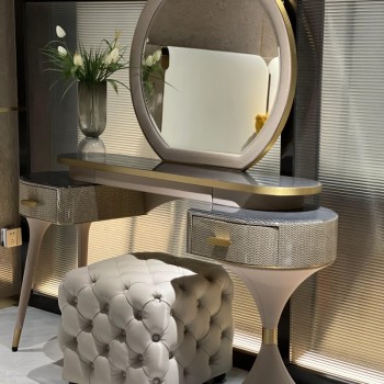 Poltrona Frau Dressing Table with Solid Wood Veneer Finish