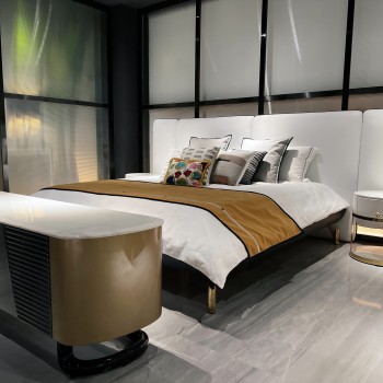 Versace Bed Upholstered in Top Grain Cow Leather (XF-8951)