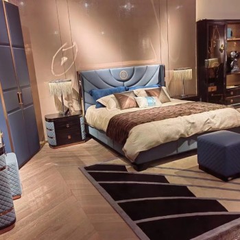 Giorgio Armani Bed Upholstered in Top Grain Cow Leather (XF-9552)