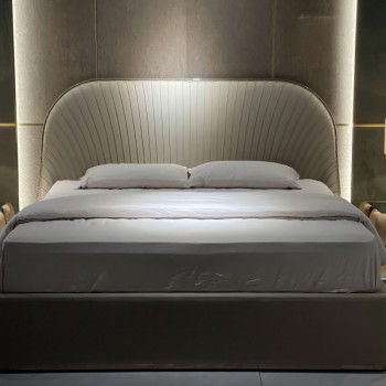 Giorgio Armani Bed Upholstered in Top Grain Cow Leather (XF-9581)